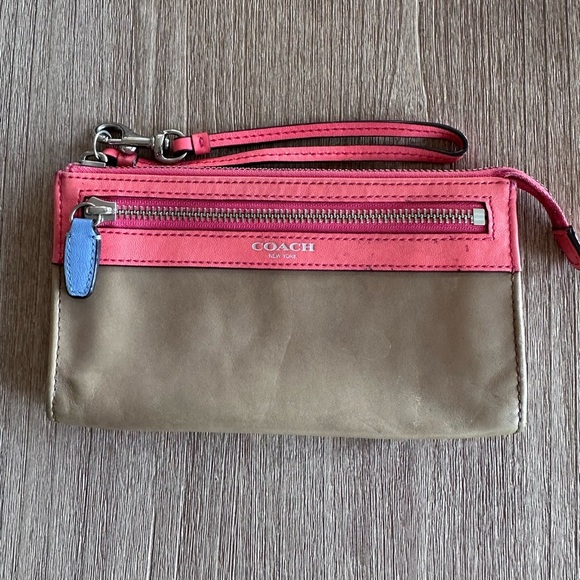 GUC Coach Legacy Colorblock Wristlette Wallet 2-in-1 - Picture 1 of 10